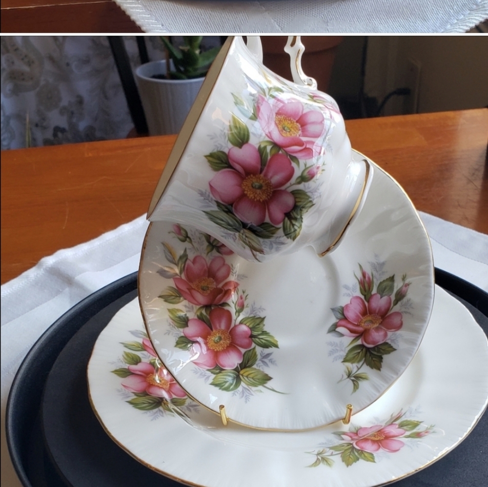 Paragon Tea Setting - Picture 3 of 6